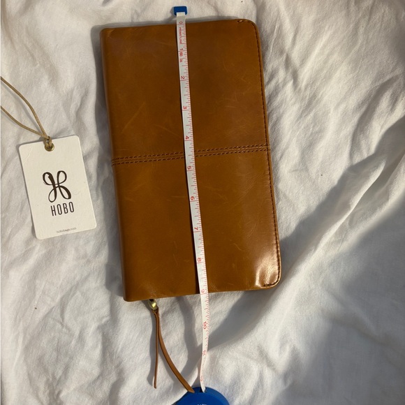 HOBO Evolve Leather Clutch/Wristlet - Picture 6 of 7